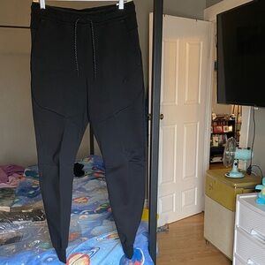 Nike Black Men’s Slim Tech Fleece Joggers